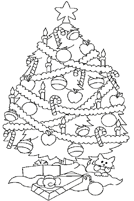 Kolorowanka choinka duża i bogato ozdobiona bombkami, cukrowymi laseczkami, świeczkami i łańcuchami, pod którą leżą poukładane prezenty i wylegujący się kot z kokardką