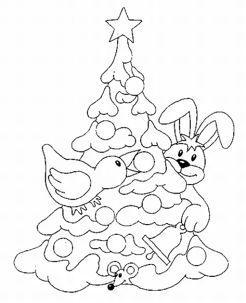 Kolorowanka choinka świąteczna przykryta śniegiem, ozdobiona gwiazdką i bombkami - zza choinki wystaje zając, na gałęziach siedzi ptak, a spod niej wychodzi mysz