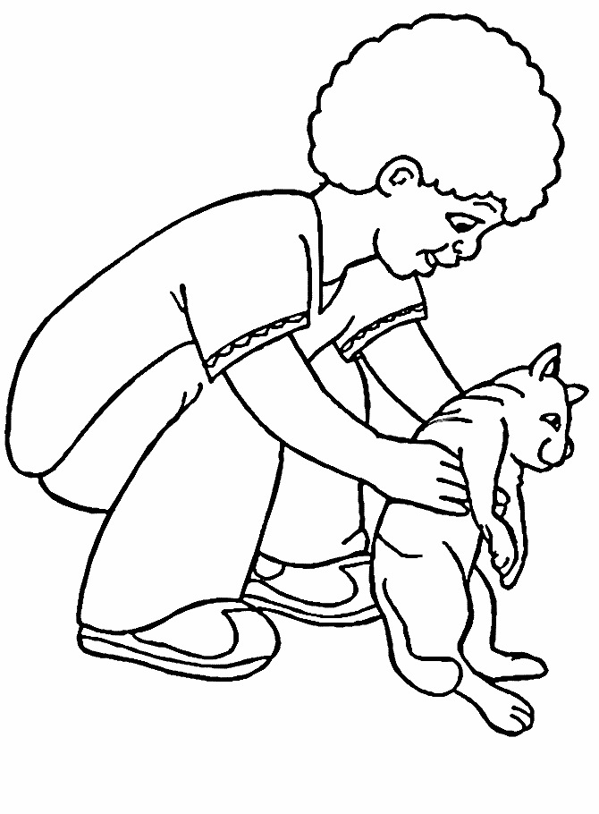 Kolorowanka kot bardzo mały jest podnoszony przez chłopczyka z fryzurą afro kręconą