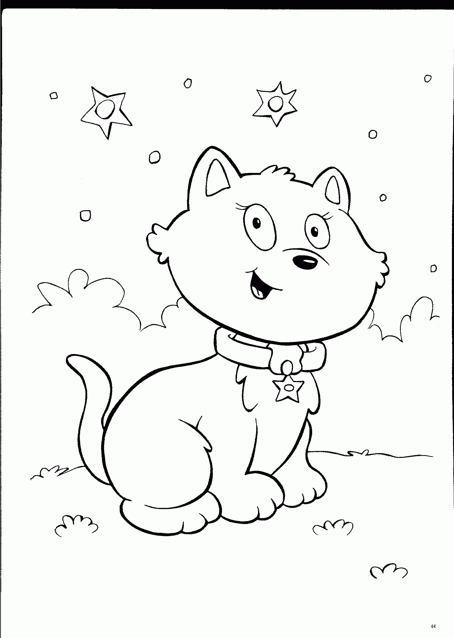 Kolorowanka kot bardzo puchaty i mały siedzi uśmiechnięty na trawie z obróżką w środku nocy