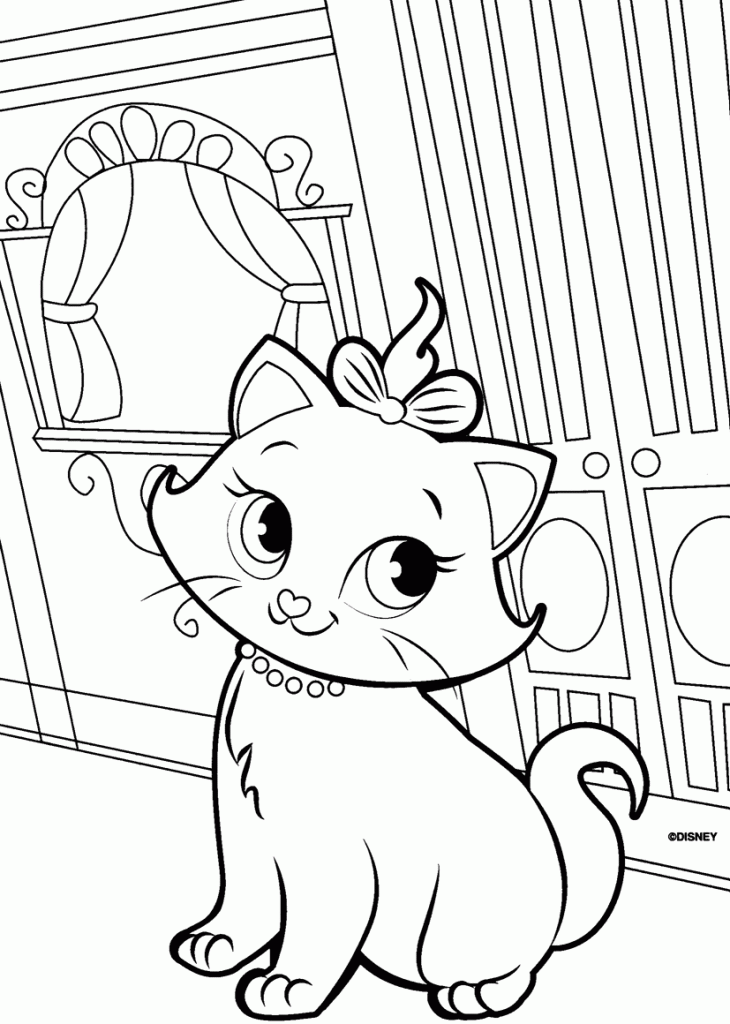 Kolorowanka kot ze związanymi kokardką włosami i perłami na szyi stoi w mieszkaniu pod oknem