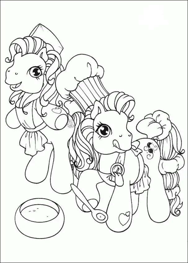 Kolorowanka kucyki pony w czapkach kucharskich i fartuchach stoją przy misce i szykują jedzenie