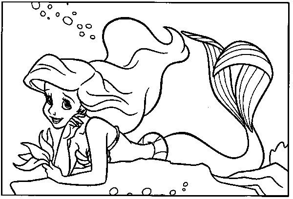 Kolorowanka syrenka Arielka leży na kamieniu pod wodą trzymając w ręce wodorosty