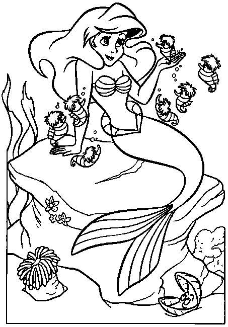 Kolorowanka syrenka Arielka siedzi na kamieniu pod wodą bawiąc się z konikami morskimi z fryzurami