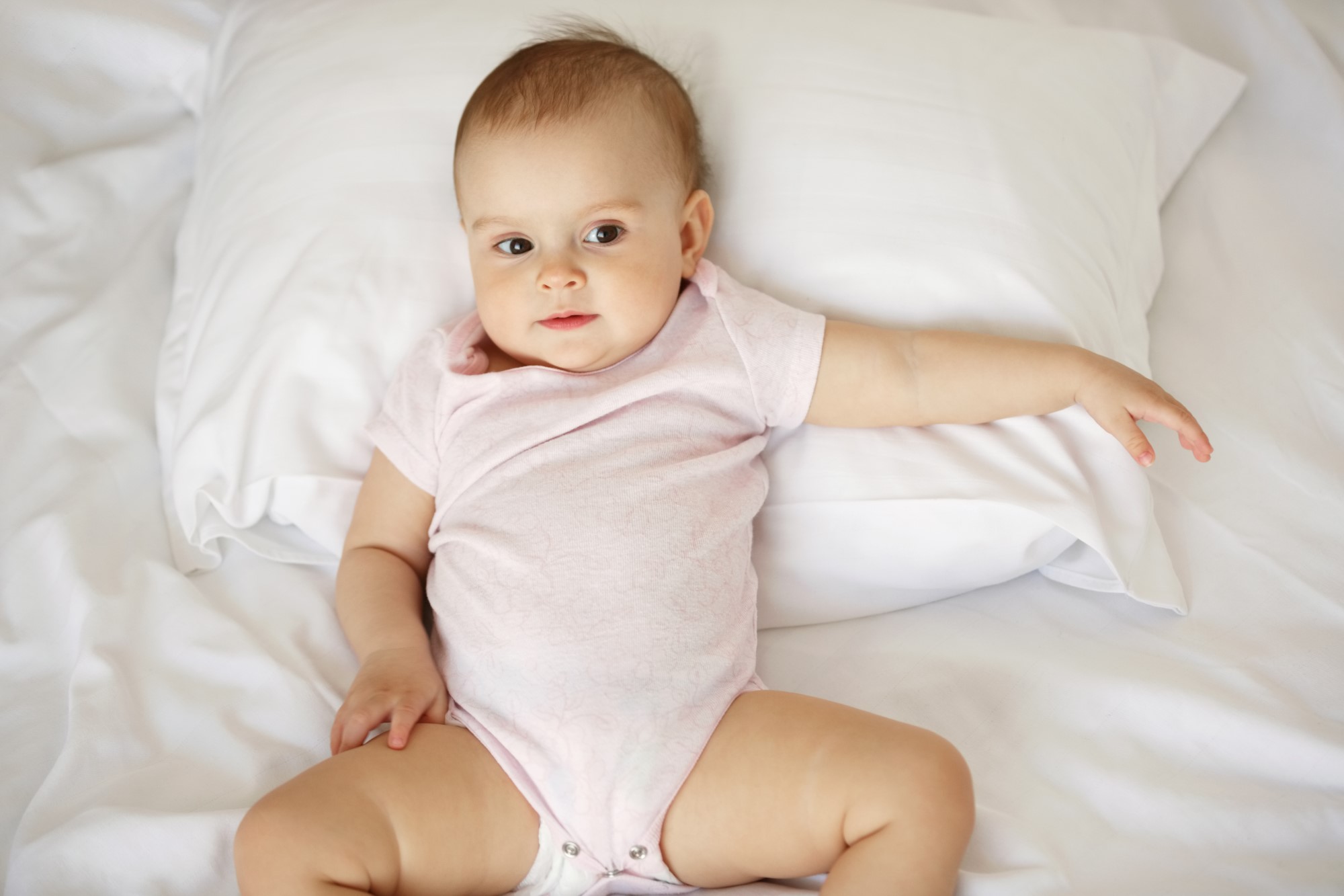 Jakie ubranka wybrać dla niemowlaka? Porady dla młodej matki